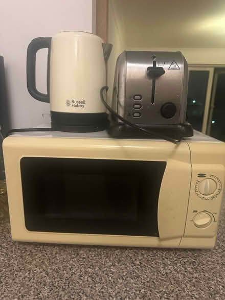 Photo of free Kettle, toaster, microwave (S3.) #1