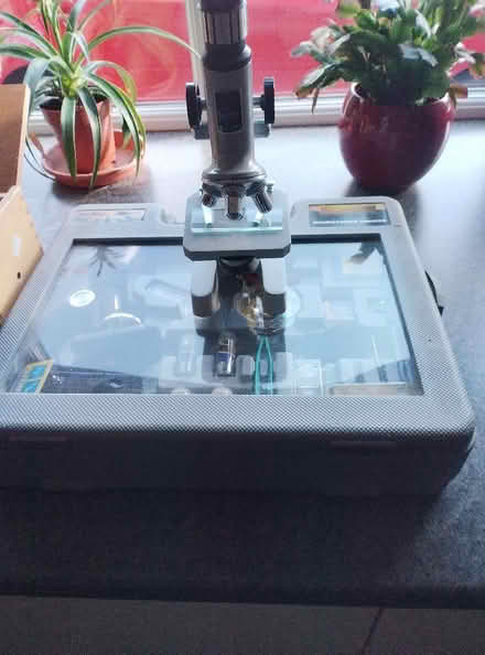 Photo of free 2 microscopes (Harnage SY5) #1