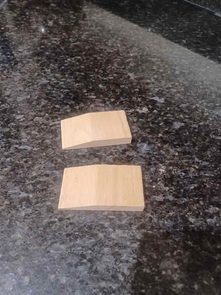 Photo of free Brio level crossing pieces (Woodley RG5) #1