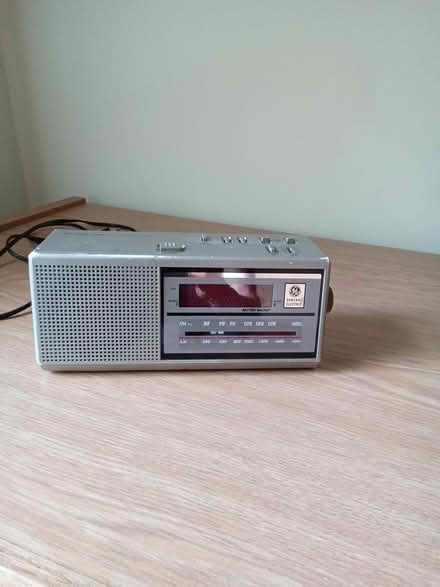 Photo of free Clock radio (Old Ottawa South) #2