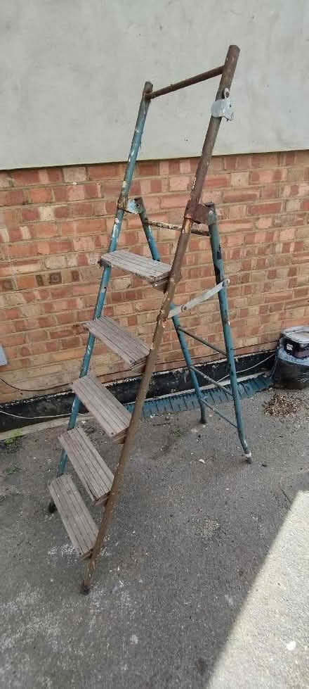 Photo of free Stepladder (Morden SM4) #1