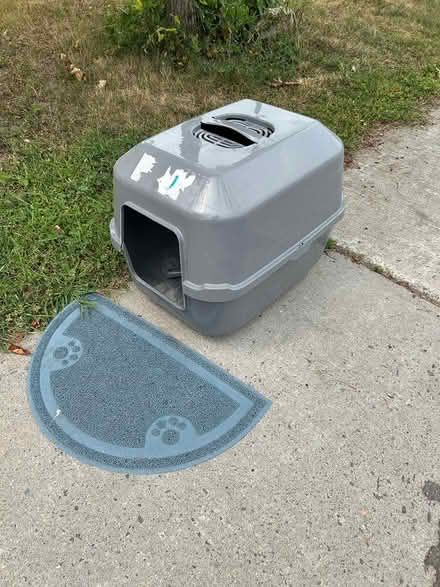Photo of free cat litter box (Barrhaven South) #1