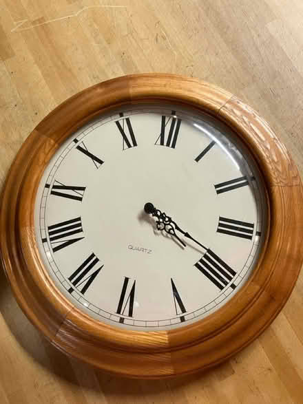 Photo of free 16.5” battery operated clock (Hintonburg) #1