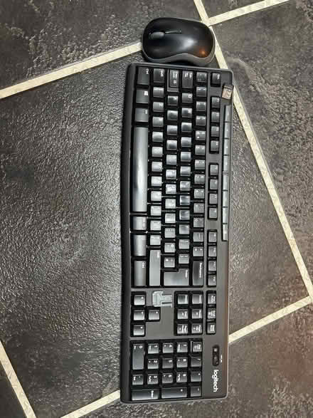 Photo of free Wireless keyboard and mouse (Hertford SG14) #1