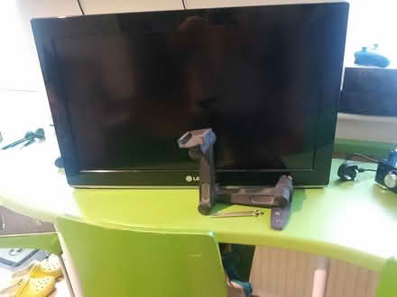 Photo of free LG 30" TV + Wall mount & Remote (Havant PO9) #2