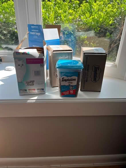 Photo of free Cat Food/ Cat Treats (Upper NW DC) #1