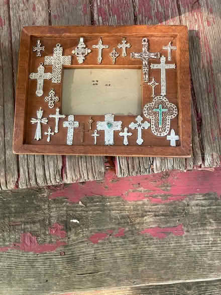 Photo of free picture frame with crosses (Hyde Park) #1