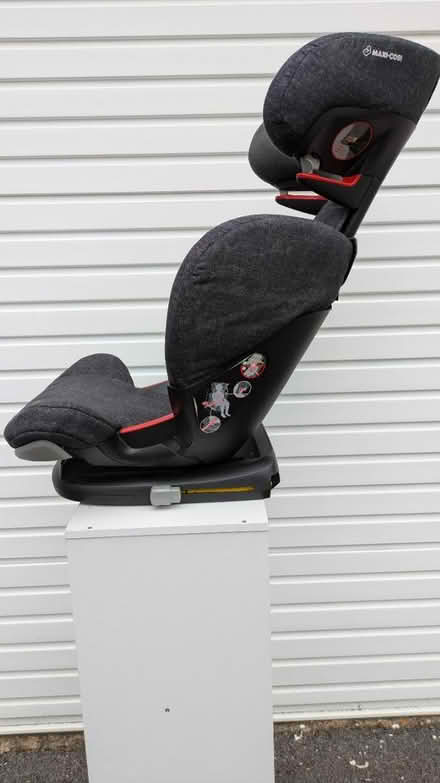 Photo of free Childs' car seat - little used (Farnham, GU9) #3