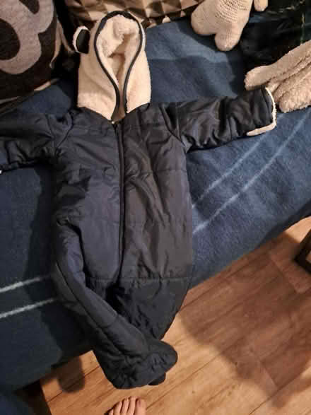 Photo of free 6 to 9 months baby snow suit (S8 Lowedges) #1
