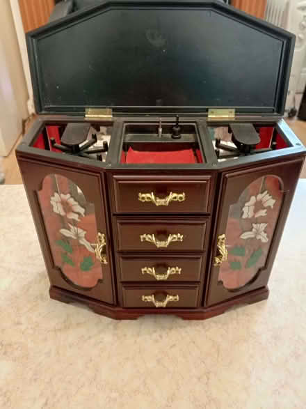 Photo of free Jewellery Box (Castlefield HP11) #4