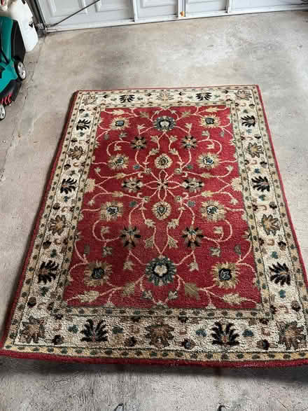 Photo of free Large patterned rug (Slyne-with-Hest LA2) #1