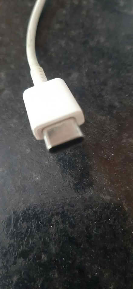 Photo of Samsung phone charger (KT6 Surbiton) #2