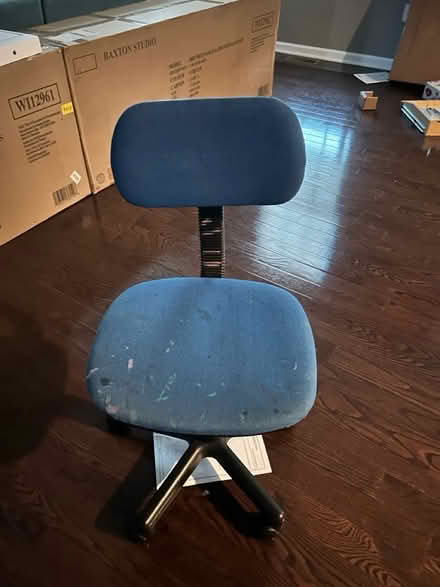 Photo of free Office chair (Franklin Park) #1