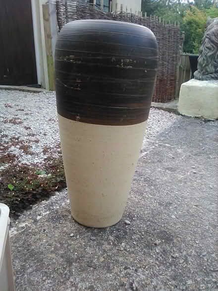 Photo of free tall vase (Bonds Cross EX21) #1