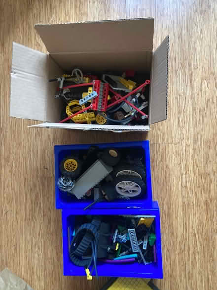Photo of free Lego Technic bits and pieces (Bear Flat) #1