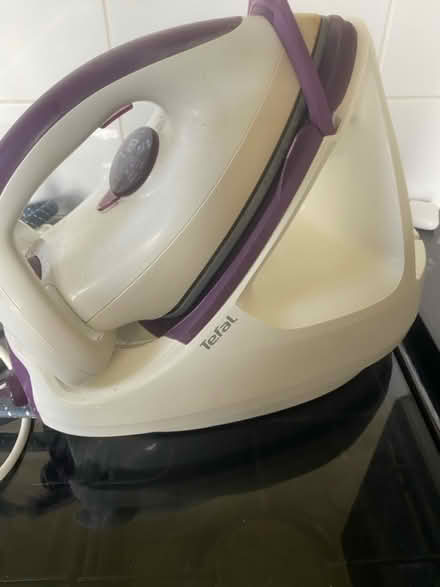 Photo of free Steam iron (SE12 lee) #3