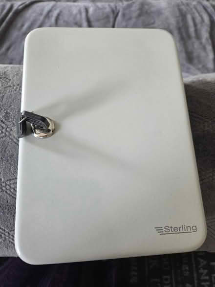 Photo of free Lockable key cabinet (Caterham CR3) #1