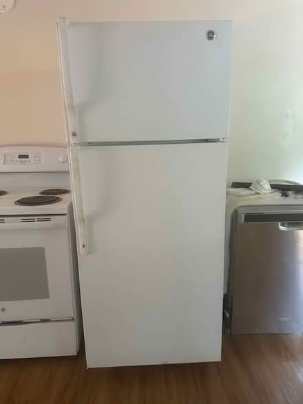 Photo of free Refrigerator, Range & Dishwasher (SE Eugene) #2