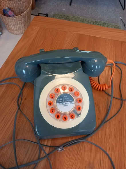 Photo of free 1960s retro style telephone (Aspley NG8) #1