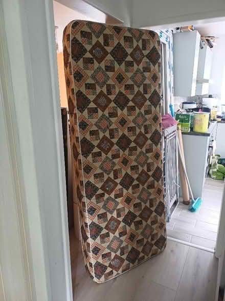 Photo of free very good single mattress 75x185 cm (Dean Court OX2) #1