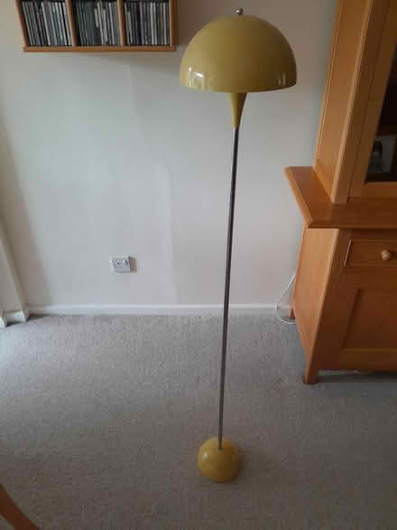 Photo of free Floor lamp (Welwyn Garden city AL7) #2