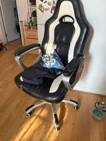 Photo of free Game chair (E79JH) #1