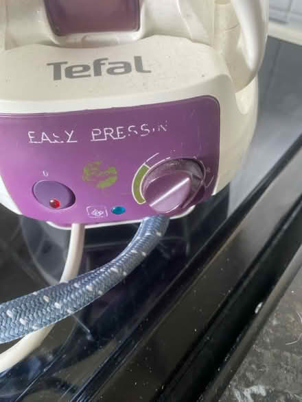 Photo of free Steam iron (SE12 lee) #1