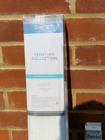 Photo of free Venetian blind, white, 47in wide, 47in tall (Knebworth SG3) #1