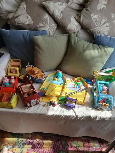 Photo of free Pepper Pig bits (BN18) #1