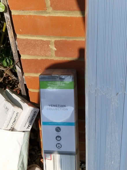 Photo of free Venetian blind, white, 60cm wide, 120cm drop (Knebworth SG3) #1