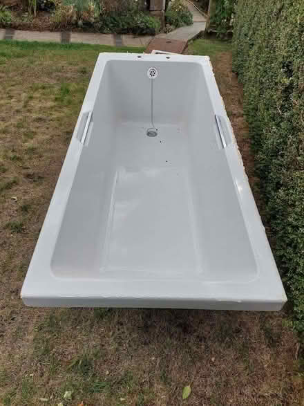 Photo of free Bath - full size (Edge GL6) #1