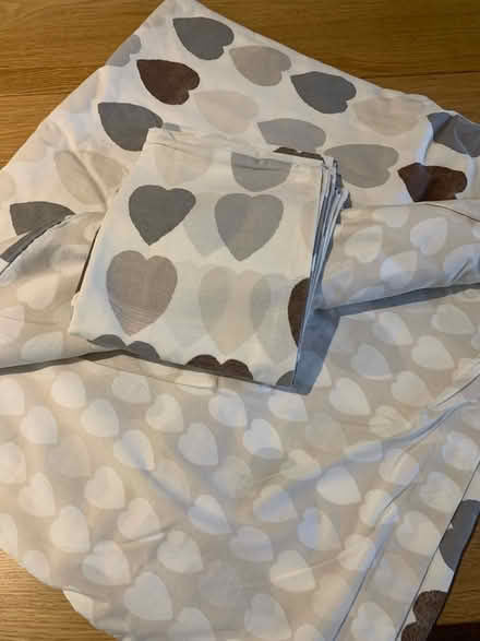 Photo of free King sized duvet cover and 2 x matching pillowcases (City Centre NR3) #1