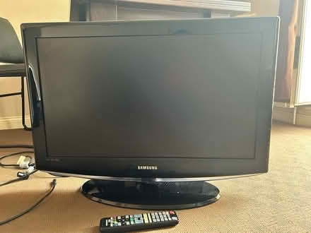 Photo of free Samsung TV with remote (Surrey Quays SE8) #1