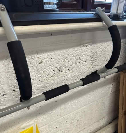 Photo of free Over door chin-up bar (Windlesham GU20) #1