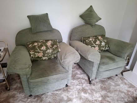 Photo of free Settee and 2 armchairs (Kings Heath B14) #1
