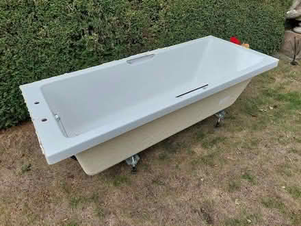 Photo of free Bath - full size (Edge GL6) #2