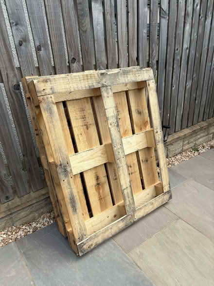 Photo of free Wooden Pallet (Dunfermline KY11) #1