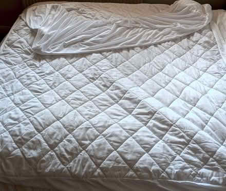 Photo of free Mattress protector, king size (Lee SE12) #1