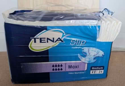 Photo of free TENA Slip Maxi, medium, 20 (Lee SE12) #1