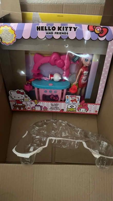 Photo of free Hello kitty toy (AL4) #1
