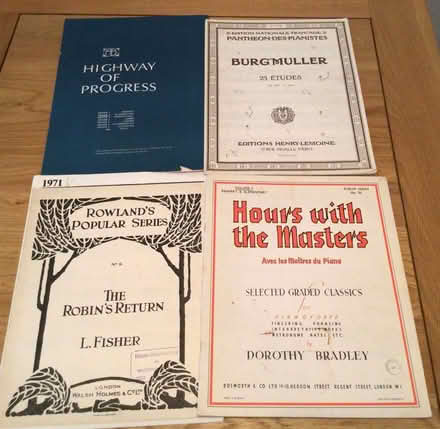 Photo of free Piano lesson books (Bannockburn FK7) #3
