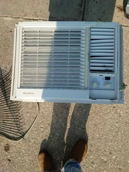Photo of free Air conditioner - window unit (Delavan) #1