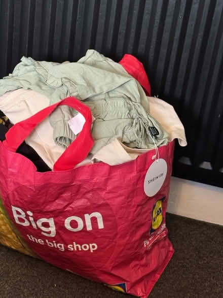 Photo of free Women’s clothes (S122jj) #2