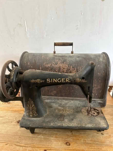 Photo of free Antique Singer Sewing Machine (Tunbridge Wells) #1