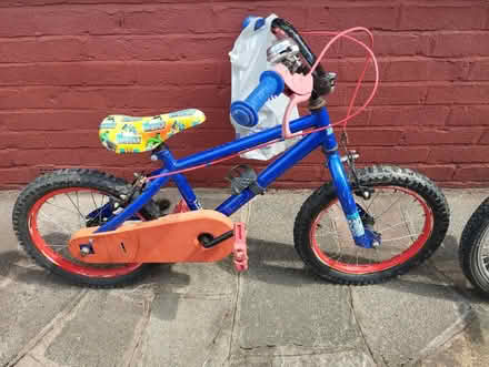 Photo of free Kids bike with stabilisers (Welling DA16) #1