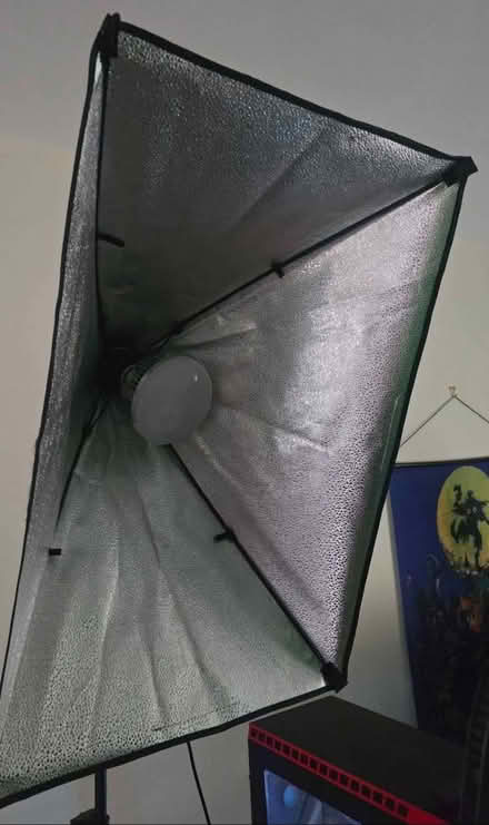 Photo of free Andoer Photography Light with working Bulb and Remote. (Ebley GL10) #2