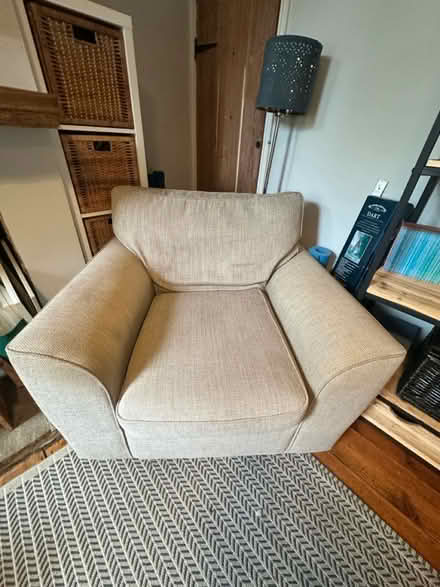 Photo of free Sofa and two armchairs (Sp53eb) #3