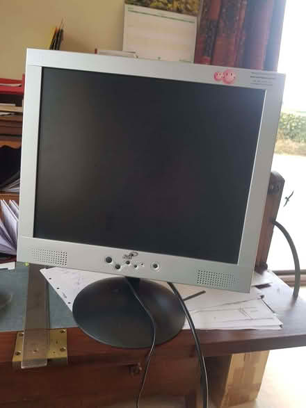 Photo of free Stand-alone Computer screen (Presteigne LD8) #1