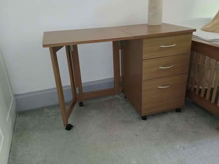 Photo of free Desk with folding leaf (Twickenham TW1) #1