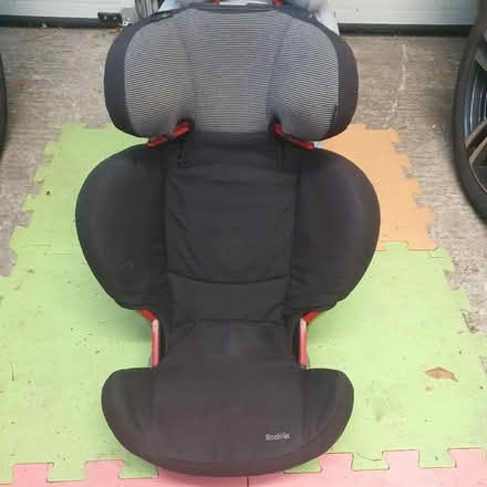 Photo of free Maxi Cosi Rodifix child car seat (Pangbourne RG8) #1